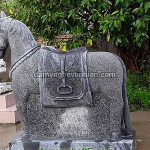 Ngựa đá xanh đen 1